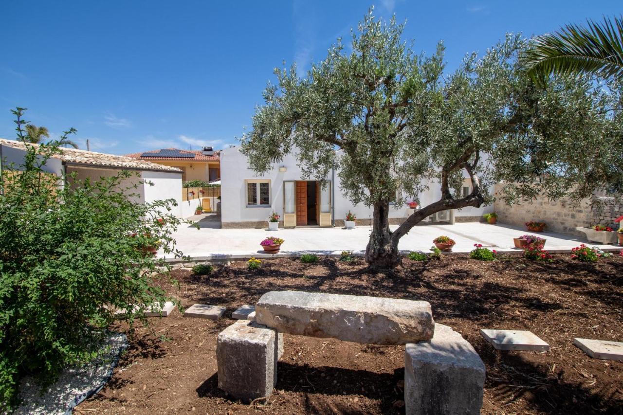 Casa Vacanza I Due Ulivi Modica Exterior photo