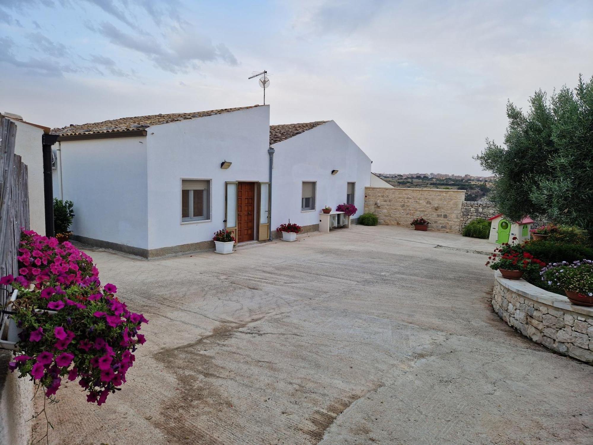 Casa Vacanza I Due Ulivi Modica Exterior photo